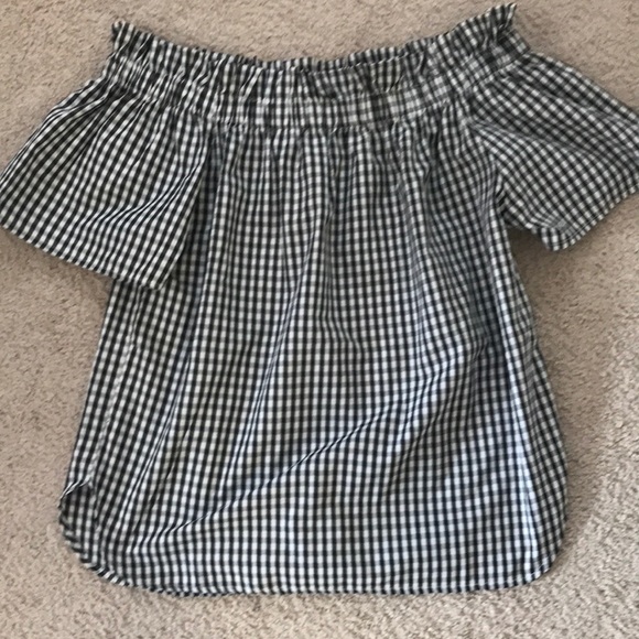 Tops - Off the shoulder black and white shirt